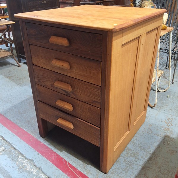 Lot 358 - CHEST OF DRAWERS