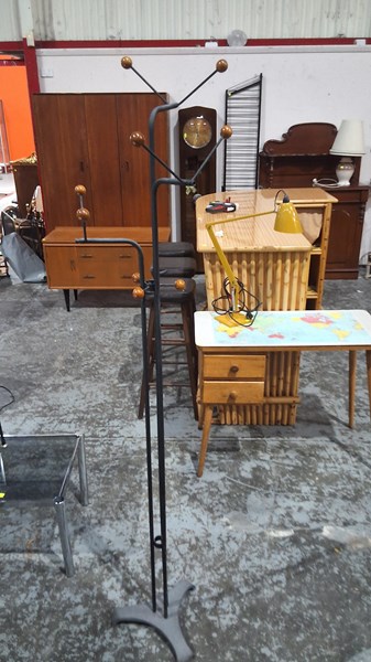 Lot 211 - COAT STAND