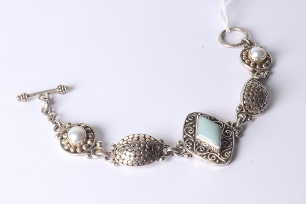 Lot 1042 - SILVER BRACELET