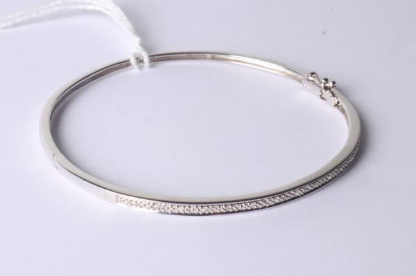 Lot 1041 - SILVER & DIAMOND BANGLE