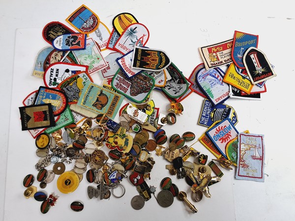 Lot 1048 - BADGES & PATCHES