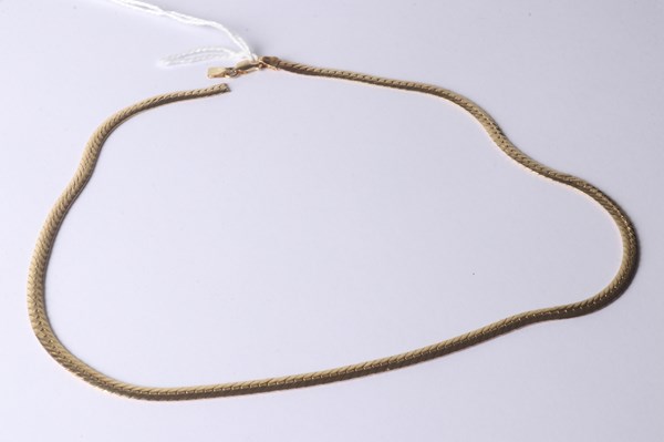 Lot 1026 - GOLD NECKLACE