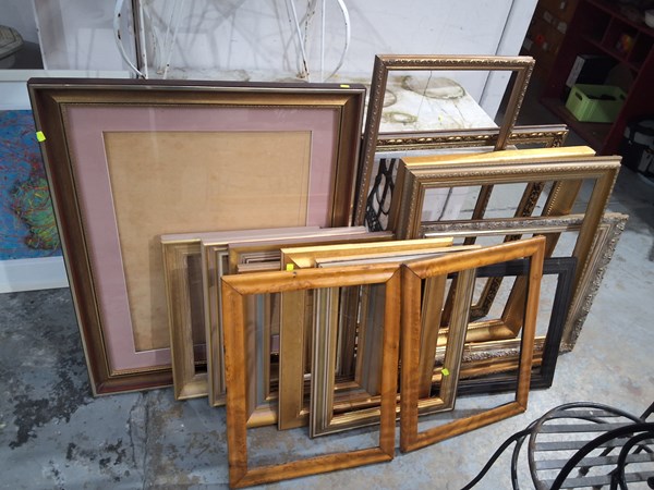 Lot 391 - PICTURE FRAMES