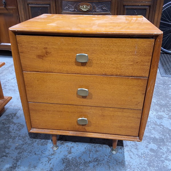 Lot 188 - CHEST OF DRAWERS