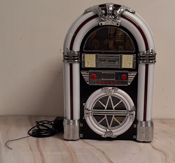 Lot 1269 - MINI JUKEBOX