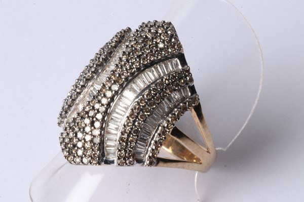 Lot 1001 - GOLD & DIAMOND RING