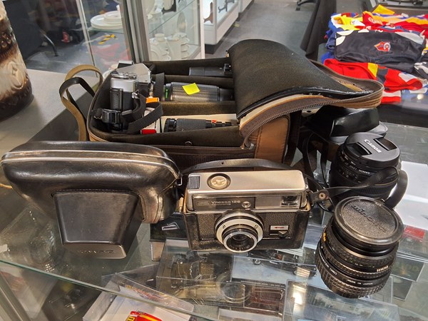 Lot 1343 - FILM CAMERAS