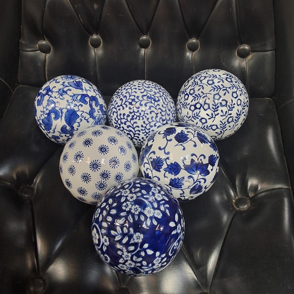 Lot 19 - PORCELAIN BALLS