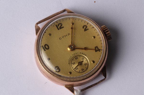 Lot 1059 - GOLD WATCH