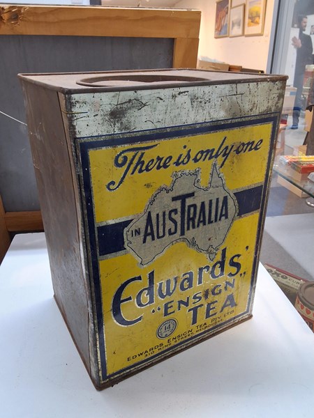 Lot 1386 - TEA TIN