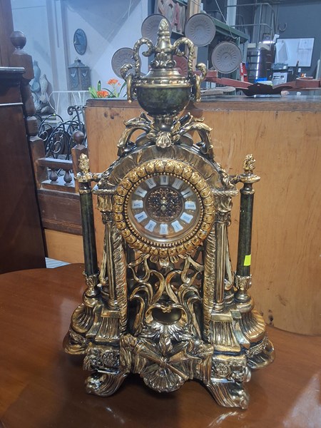 Lot 371 - MANTEL CLOCK