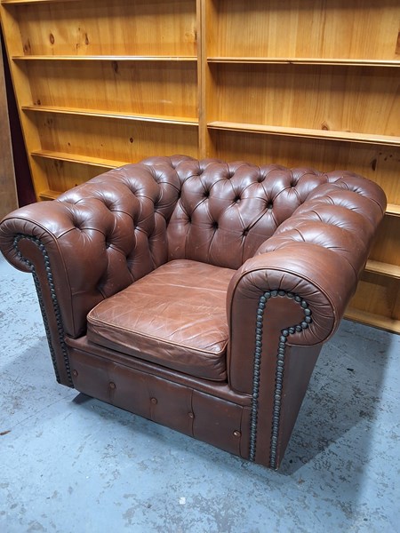 Lot 120 - ARMCHAIR