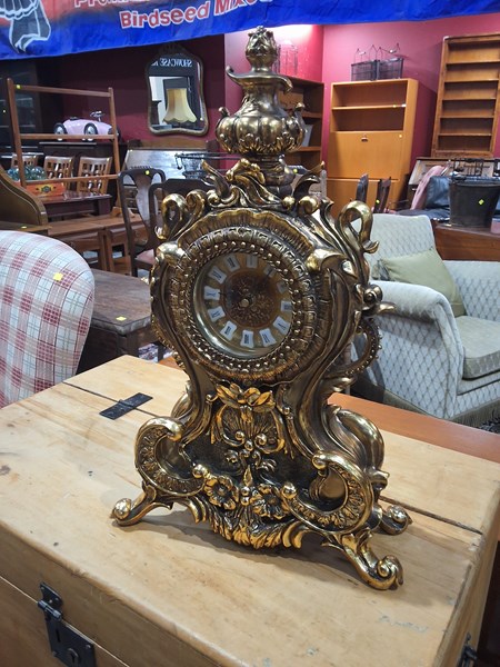 Lot 27 - MANTEL CLOCK