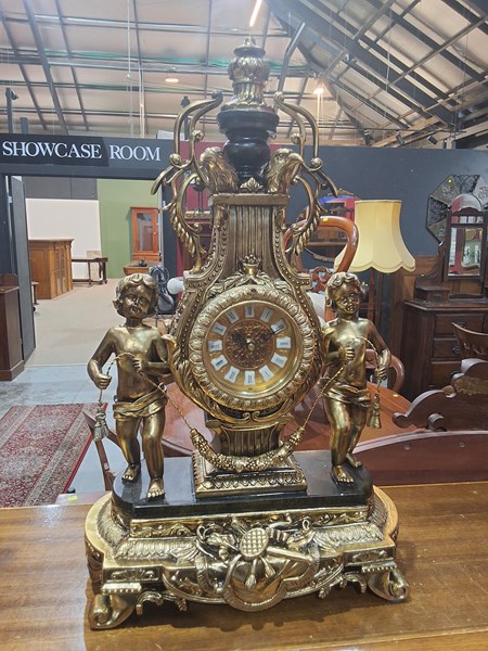 Lot 131 - MANTEL CLOCK