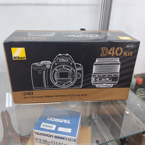 Lot 1361 - NIKON CAMERA