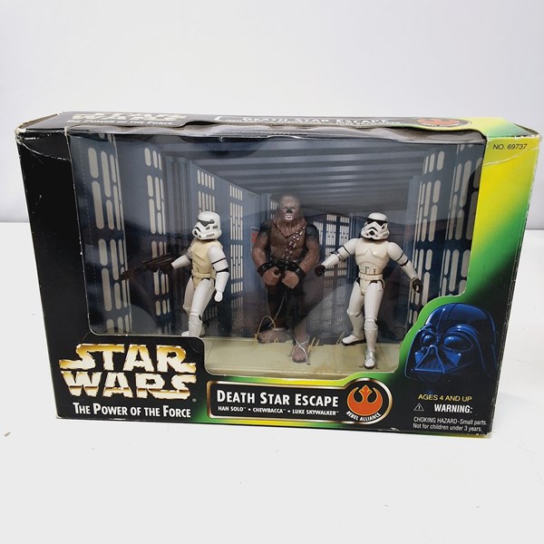 Lot 1202 - SIGNED STAR WARS FIGURES