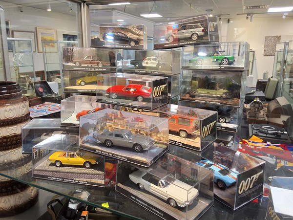 Lot 1342 - JAMES BOND CARS