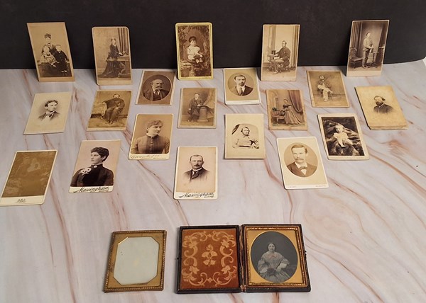 Lot 1076 - 19TH CENTURY PORTRAITS