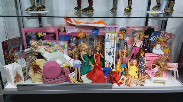 Lot 1377 - BARBIE LOT