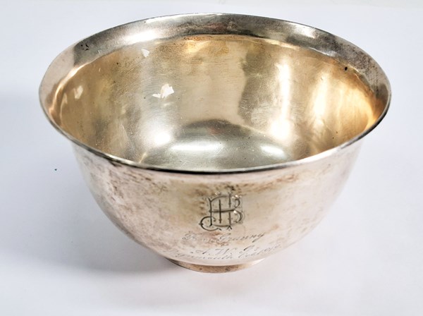 Lot 1076 - SILVER BOWL