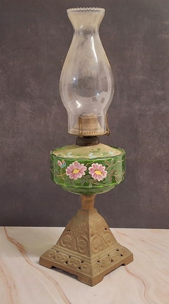 Lot 1289 - KEROSENE LAMP