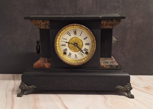 Lot 1259 - MANTEL CLOCK