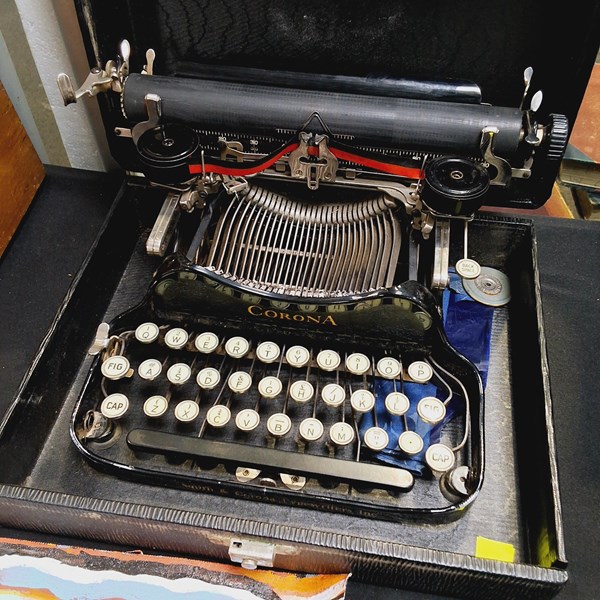 Lot 1173 - PORTABLE TYPEWRITER