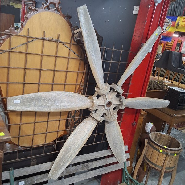 Lot 388 - PROPELLER