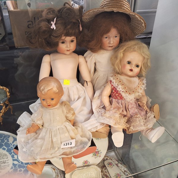 Lot 1313 - VINTAGE DOLLS