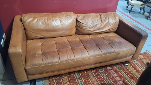 Lot 420 - LEATHER LOUNGE