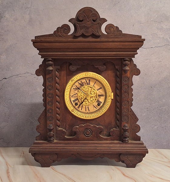 Lot 1337 - MANTEL CLOCK