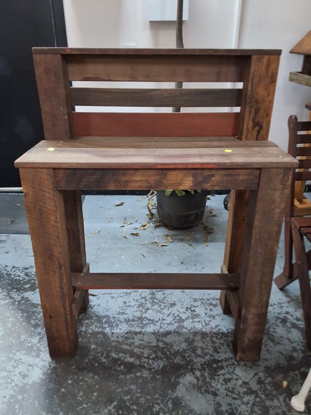 Lot 397 - POTTING BENCH