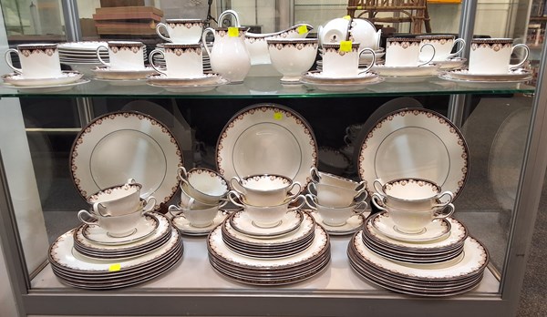 Lot 1213 - WEDGWOOD DINNER SERVICE