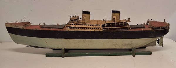 Lot 1371 - MODEL SHIP