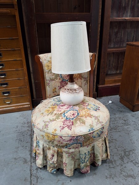 Lot 96 - LAMP AND CHAIR