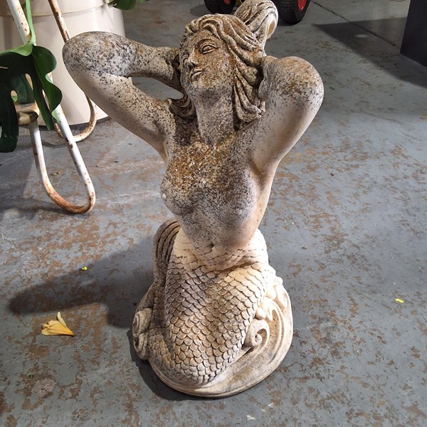 Lot 355 - STATUE