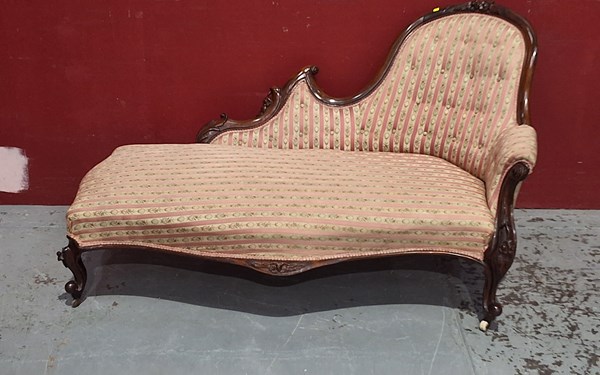 Lot 18 - CHAISE LOUNGE