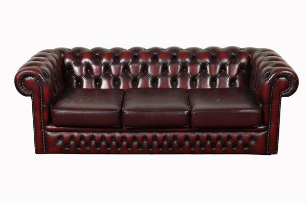 Lot 96 - CHESTERFIELD LOUNGE