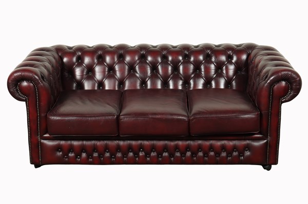 Lot 95 - CHESTERFIELD LOUNGE