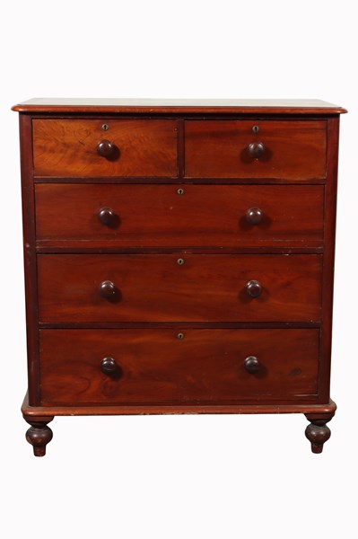 Lot 66 - CHEST OF DRAWERS