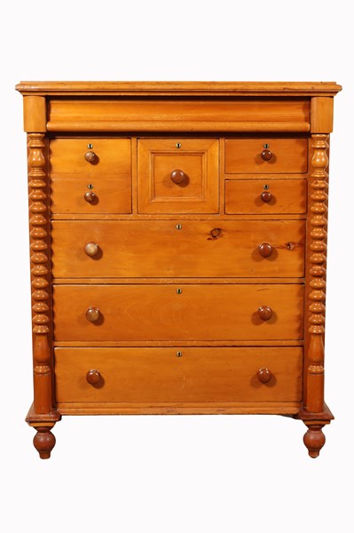 Lot 17 - CHEST OF DRAWERS