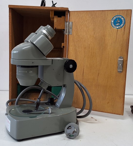 Lot 1290 - MICROSCOPE