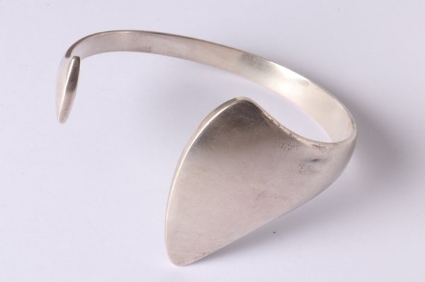 Lot 1014 - GEORG JENSEN SILVER BANGLE