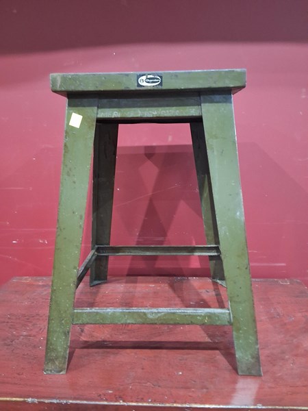 Lot 83 - STOOL