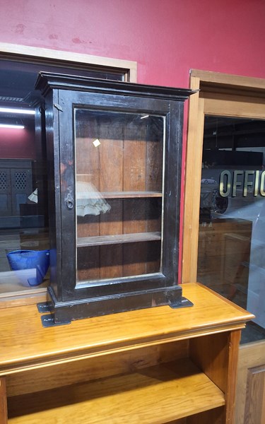 Lot 68 - SHOP DISPLAY