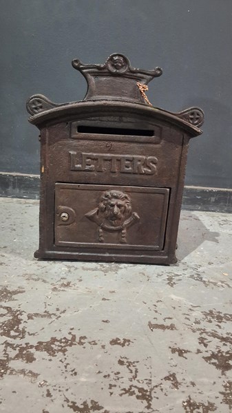 Lot 198 - LETTER BOX