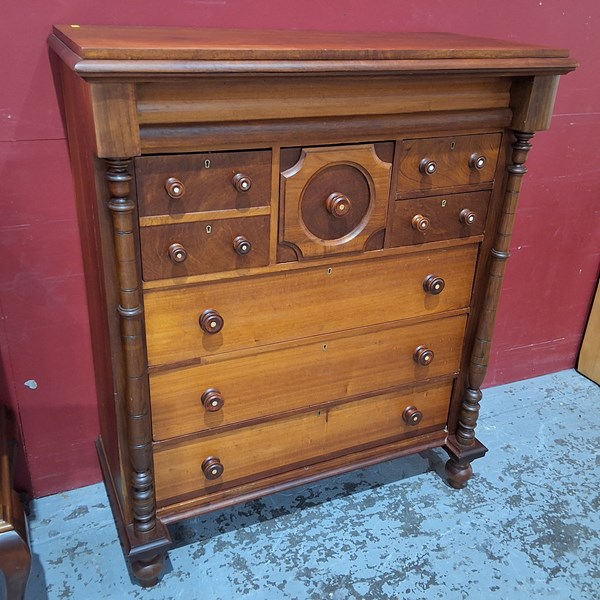 Lot 55 - CHEST OF DRAWERS