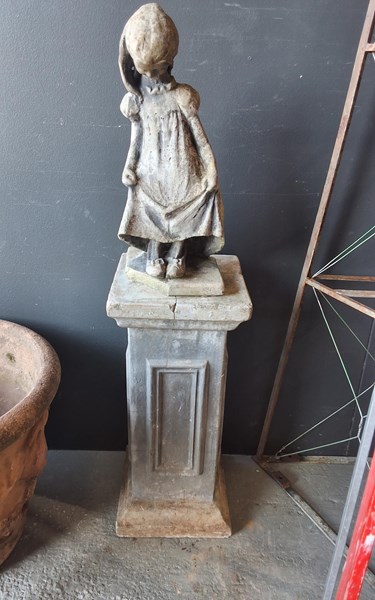 Lot 387 - STAUTE