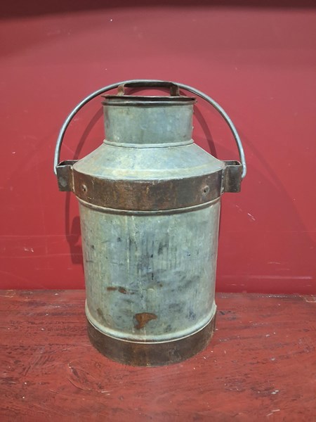 Lot 122 - MILK CAN