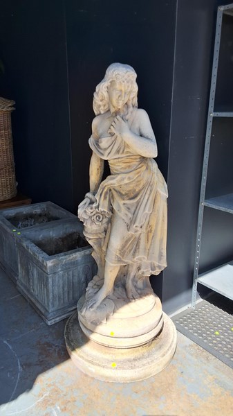 Lot 385 - GARDEN STATUE